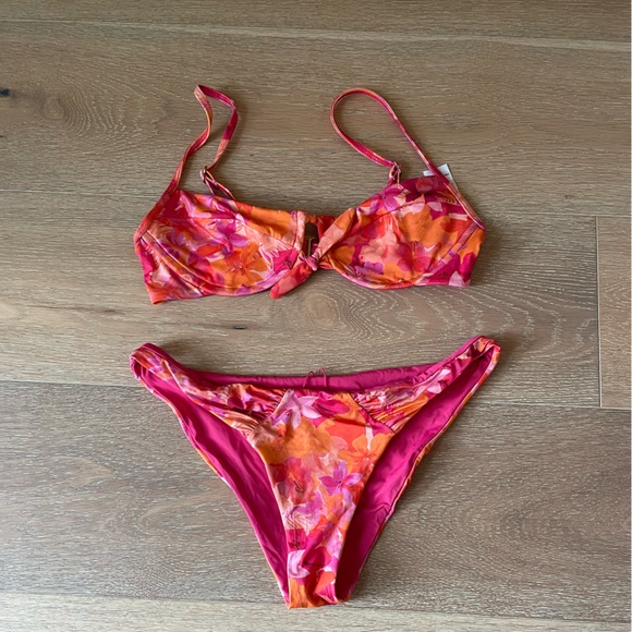 L space bikini - Picture 4 of 9